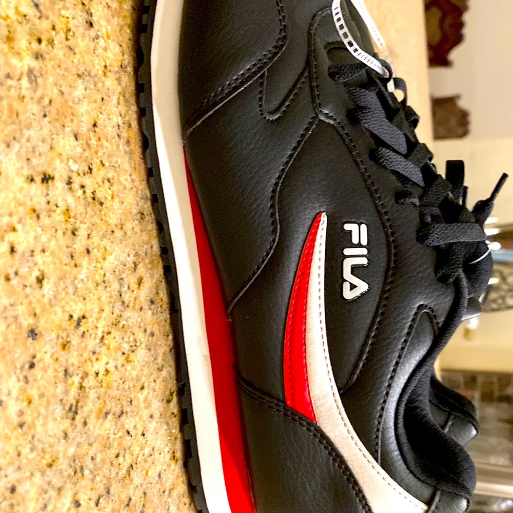 New Fila Men’s black/red sneaker size 10